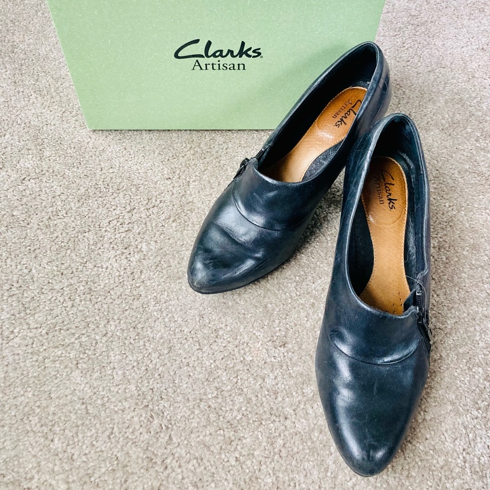 Super comfortable Clarks kitten heels. Size 6.5/ 36.5